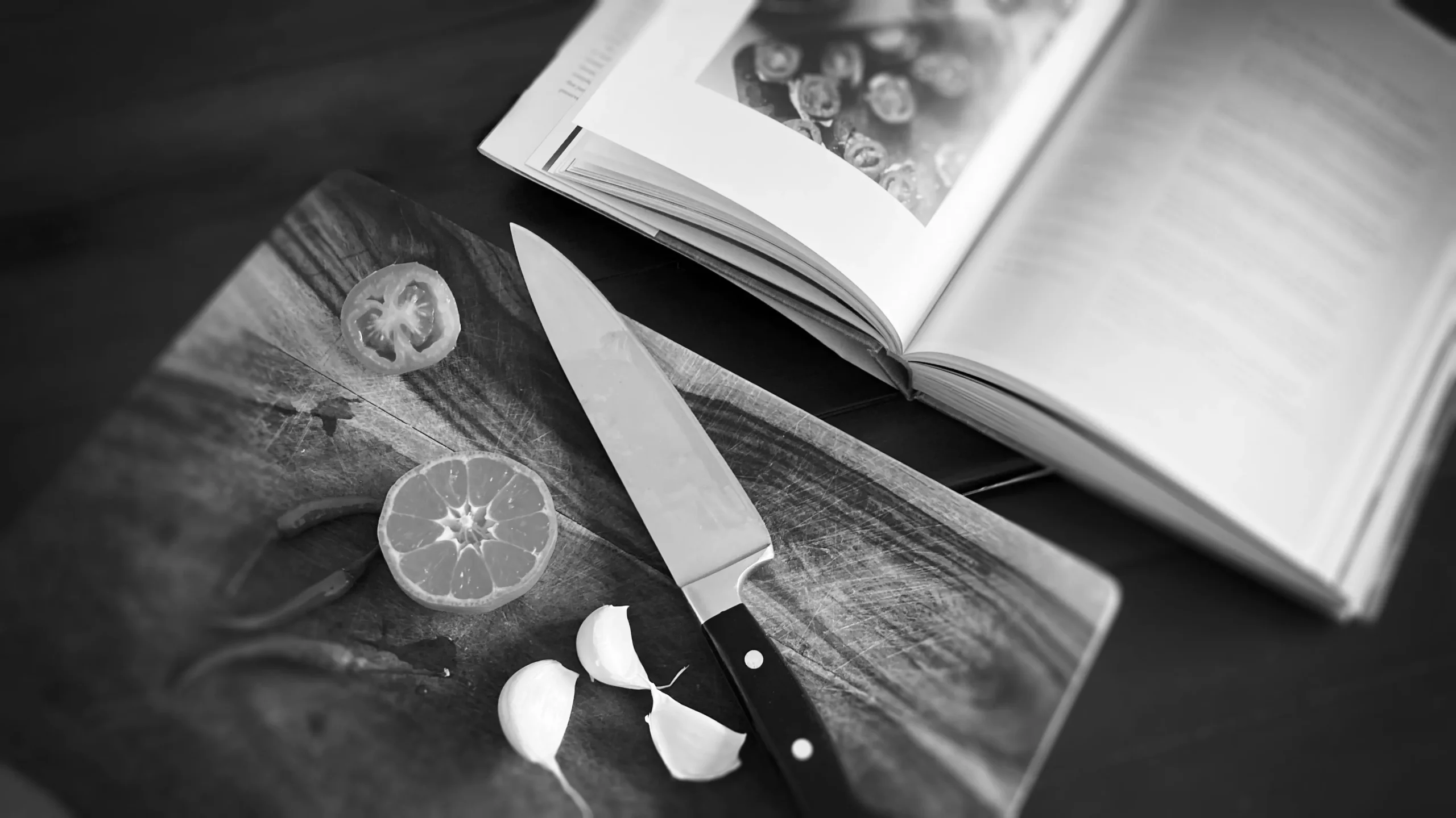 livre ouvert sur les recettes du monde